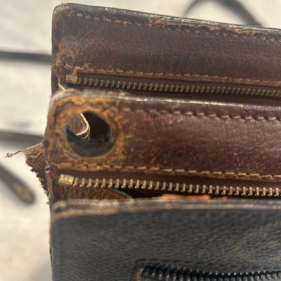 Louis Vuitton - Picture 10 of 16